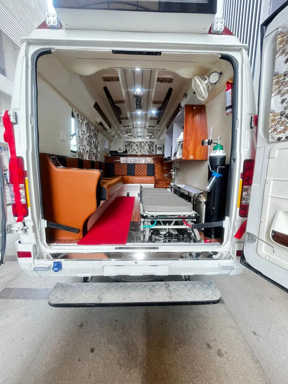 Double Rear Door for Smooth Loading