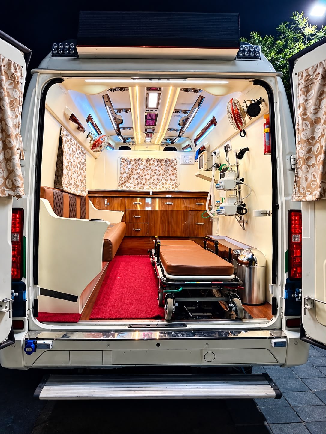 Executive Luxury ICU Ambulance Cabin Interior